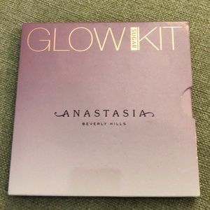 BRAND NEW ANASTASIA GLOW KIT!